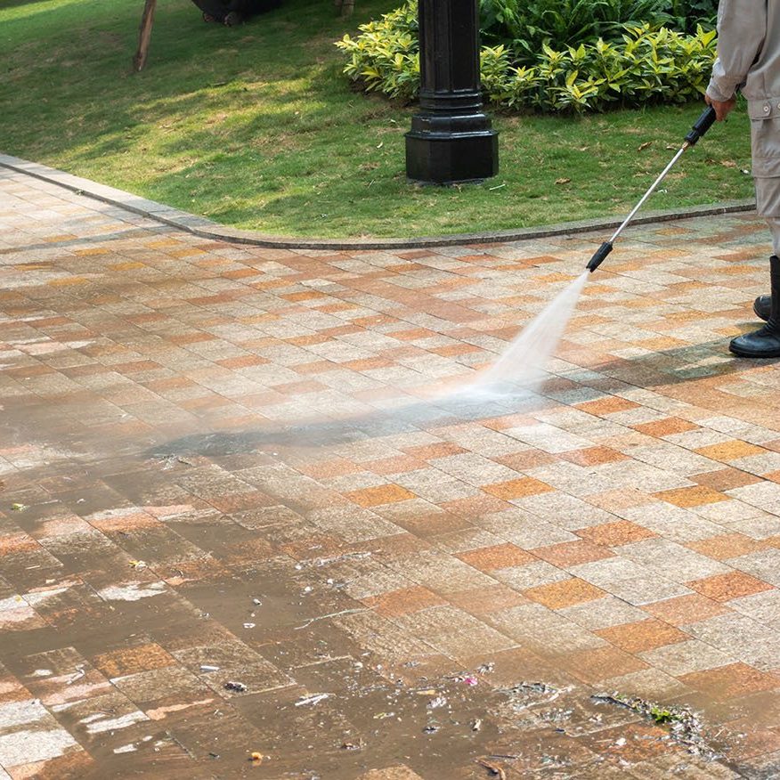 Outdoor floor cleaning with a pressure water jet on street
